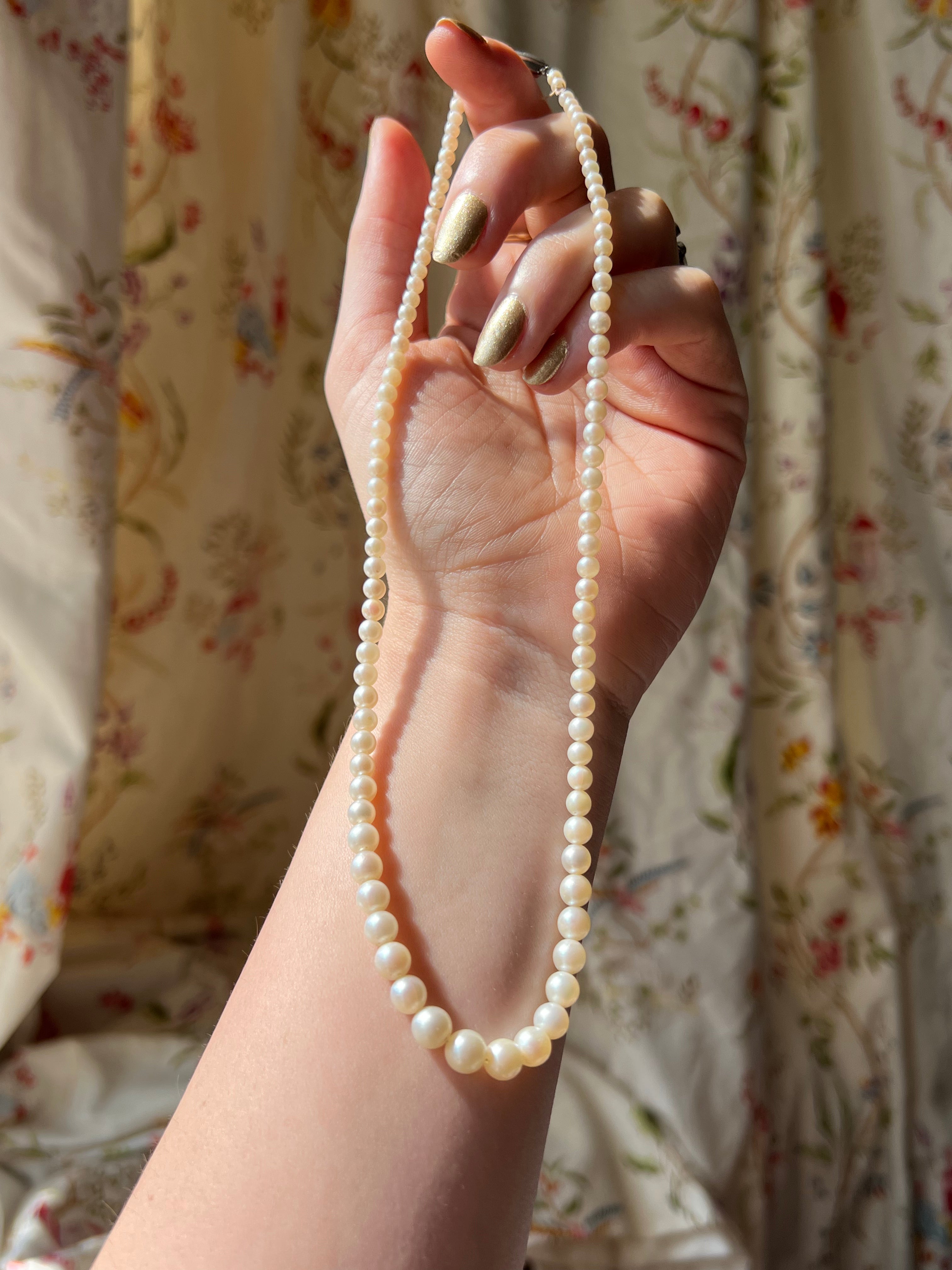 Exceptional Early 20th C Graduated Pearl Strand Necklace 14ct