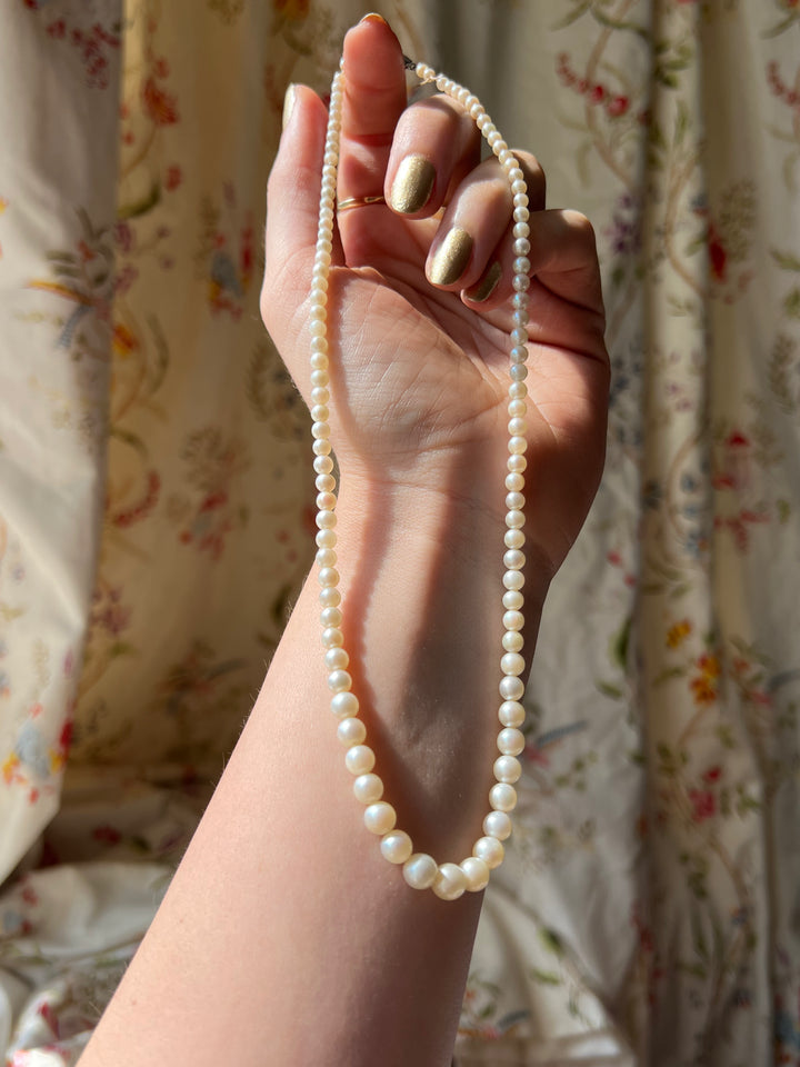 Exceptional Early 20th C Graduated Pearl Strand Necklace 14ct