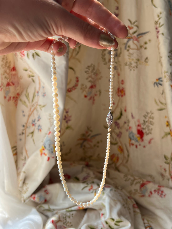 Exceptional Early 20th C Graduated Pearl Strand Necklace 14ct