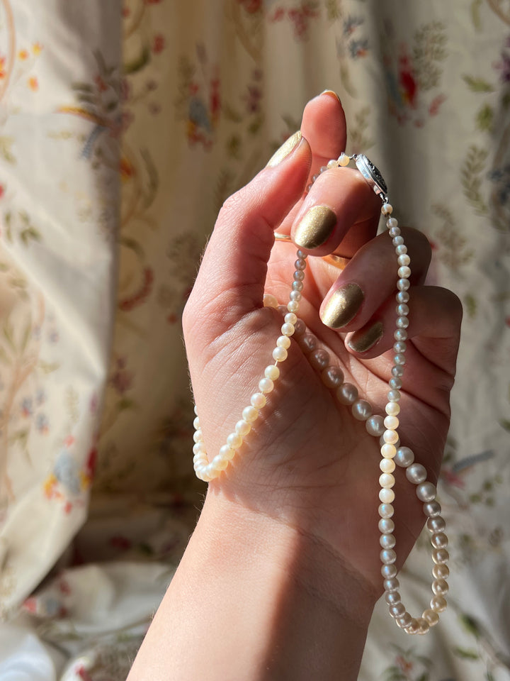 Exceptional Early 20th C Graduated Pearl Strand Necklace 14ct