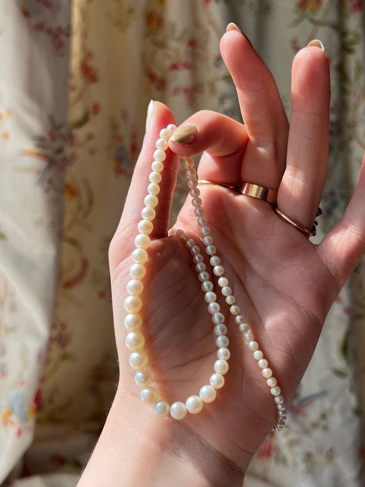 Exceptional Early 20th C Graduated Pearl Strand Necklace 14ct