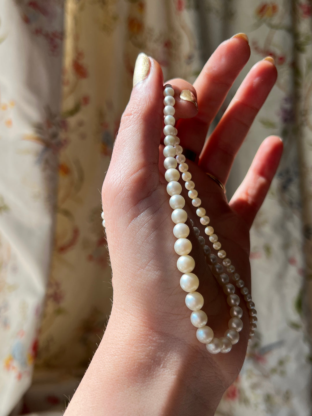 Exceptional Early 20th C Graduated Pearl Strand Necklace 14ct