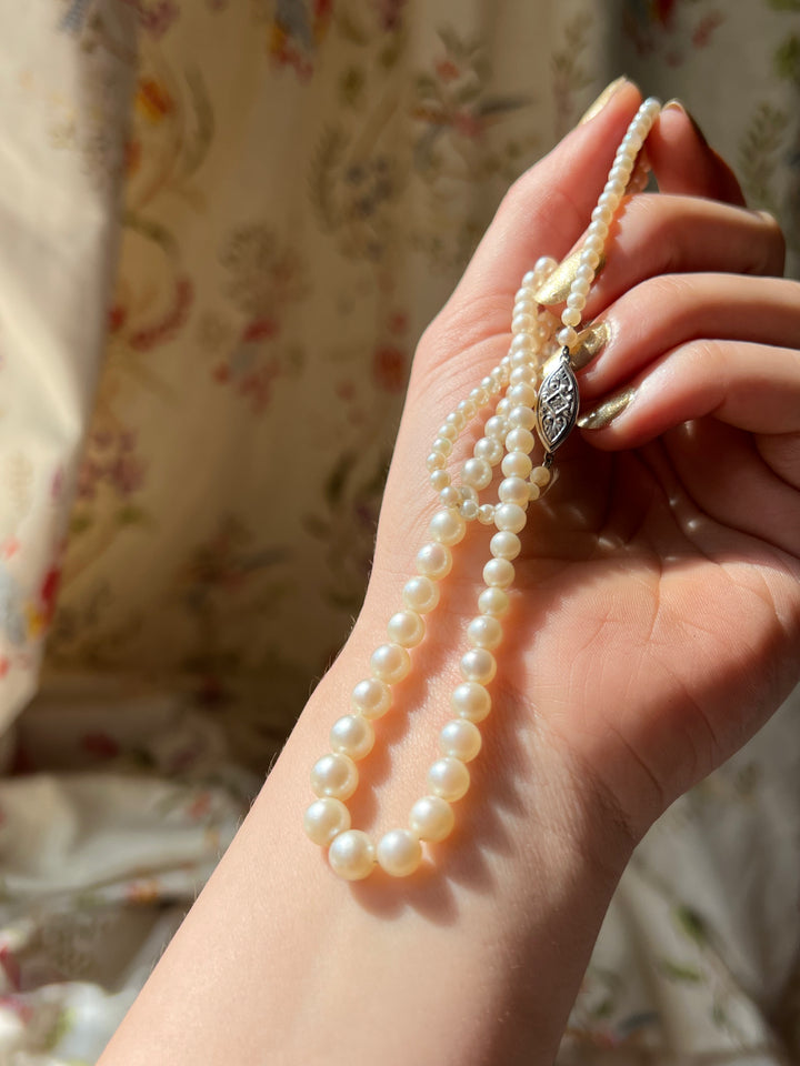 Exceptional Early 20th C Graduated Pearl Strand Necklace 14ct
