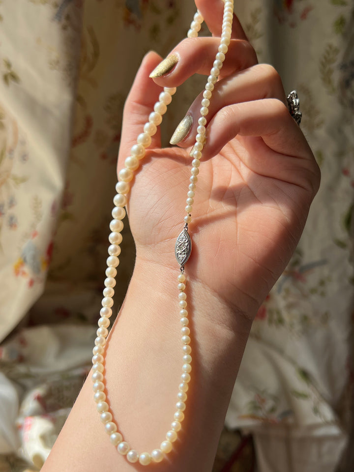 Exceptional Early 20th C Graduated Pearl Strand Necklace 14ct