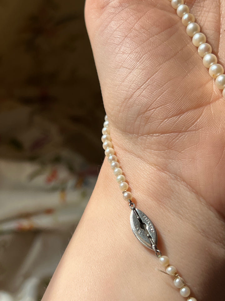 Exceptional Early 20th C Graduated Pearl Strand Necklace 14ct
