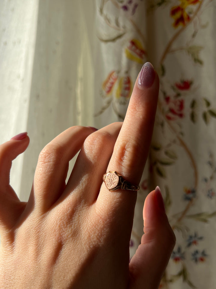 Glorious 9ct M J Initial Ring c 1905