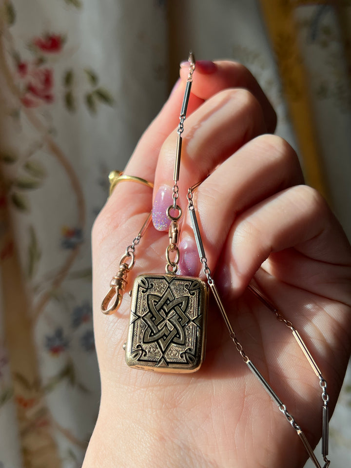 14ct Locket circa 1860 Taille D’Epargne Enamel