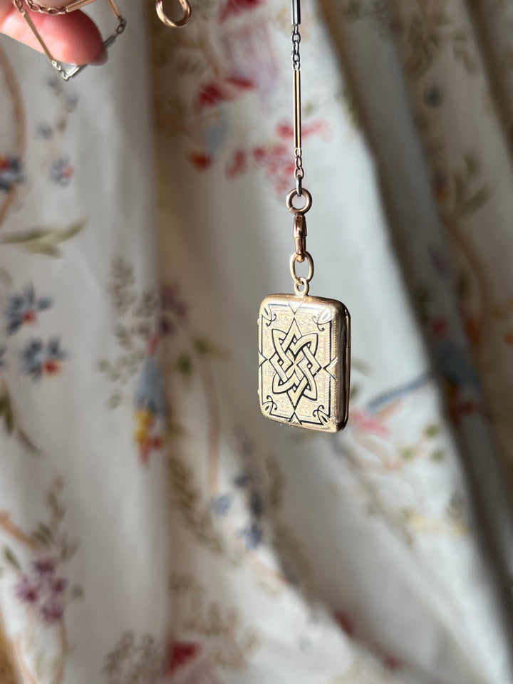14ct Locket circa 1860 Taille D’Epargne Enamel