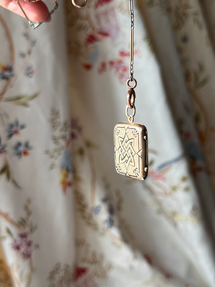 14ct Locket circa 1860 Taille D’Epargne Enamel