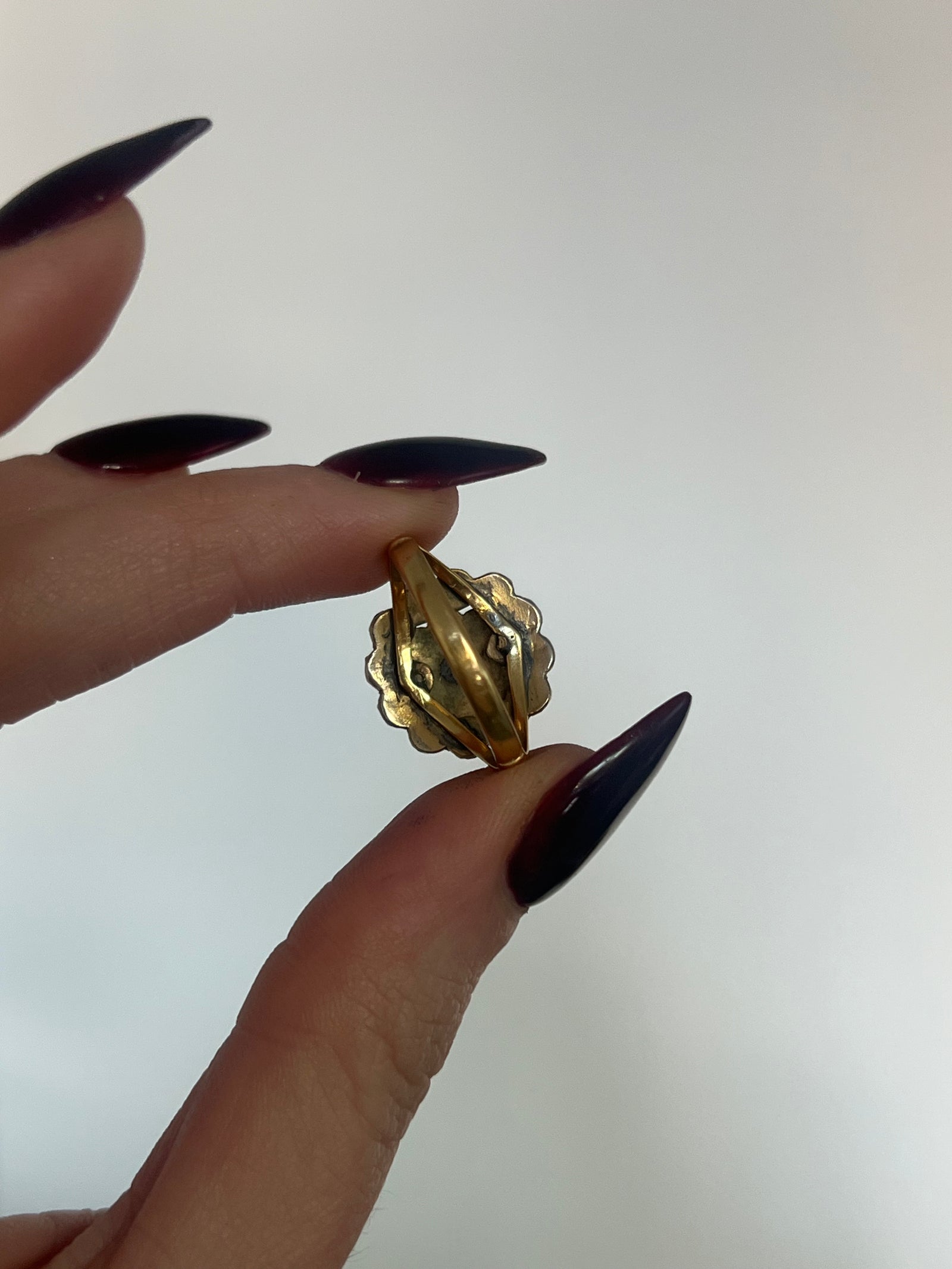 Antique c.1880 garnet cluster ring with richly faceted red garnets in ornate gold setting