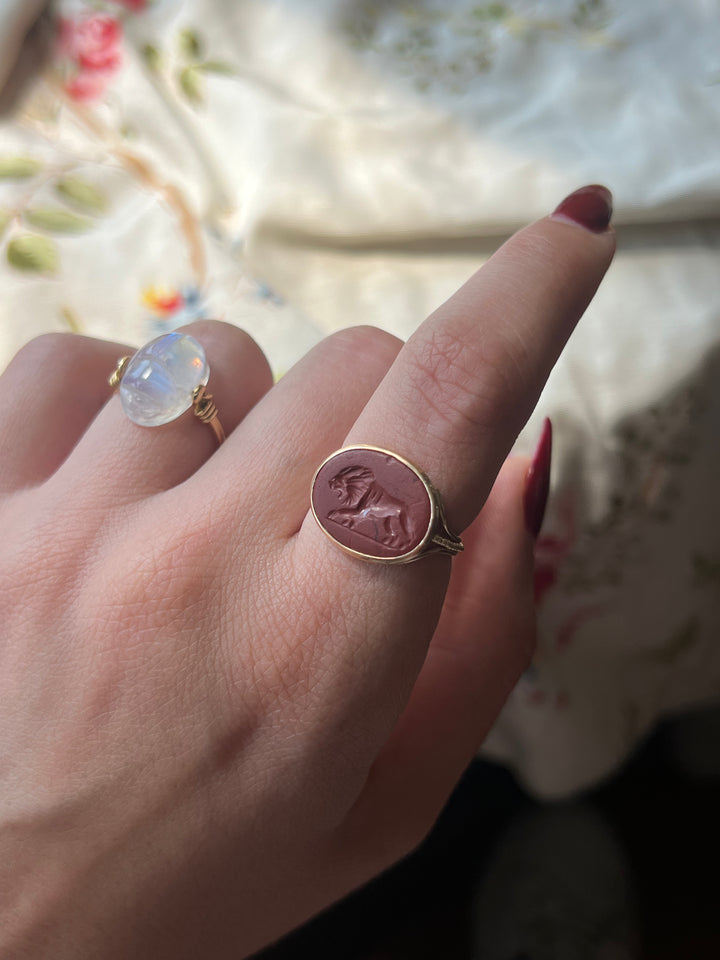 Lion Intaglio Ring in 18ct
