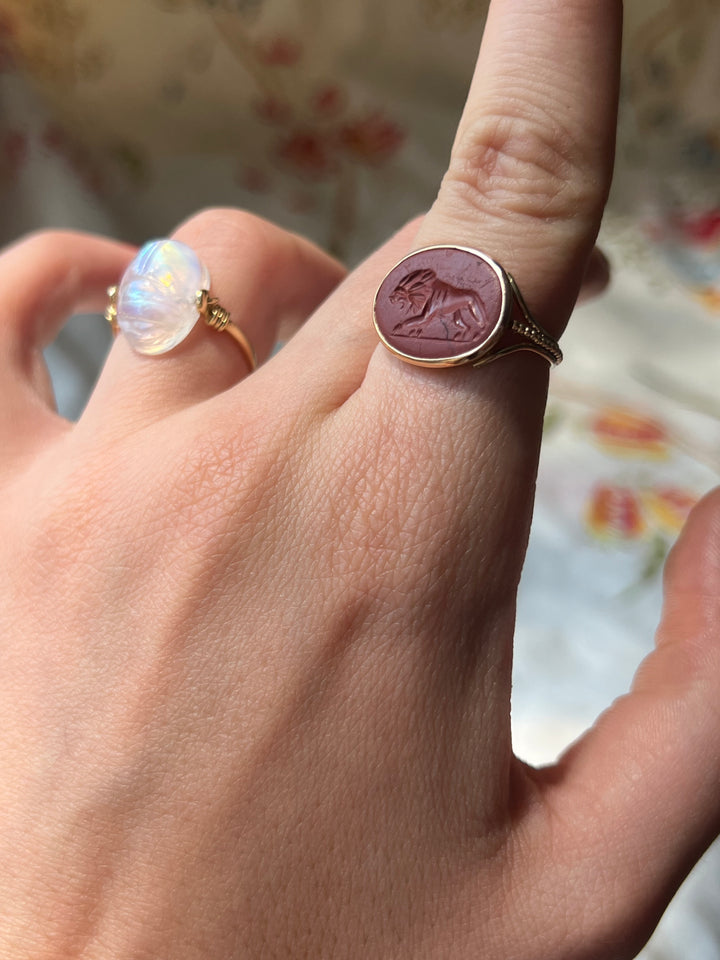 Lion Intaglio Ring in 18ct