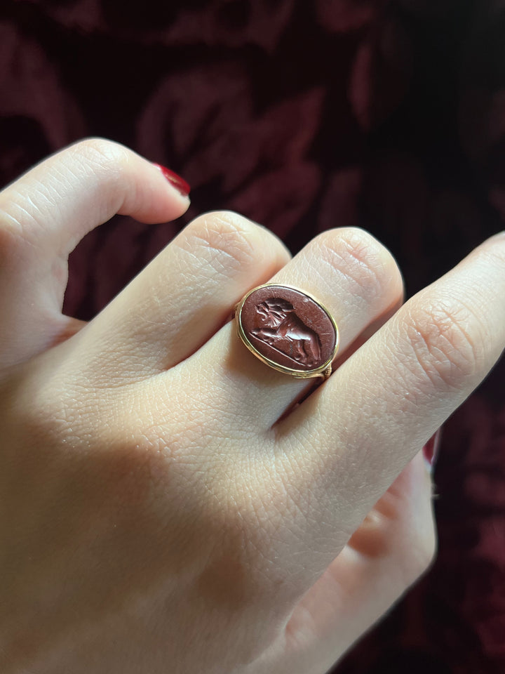 Lion Intaglio Ring in 18ct