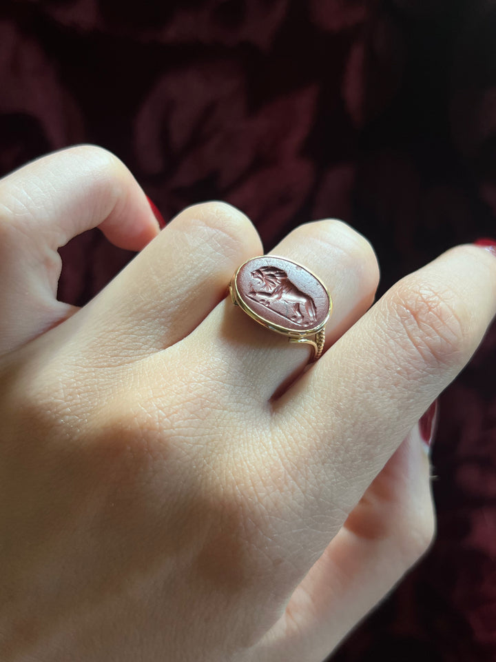 Lion Intaglio Ring in 18ct