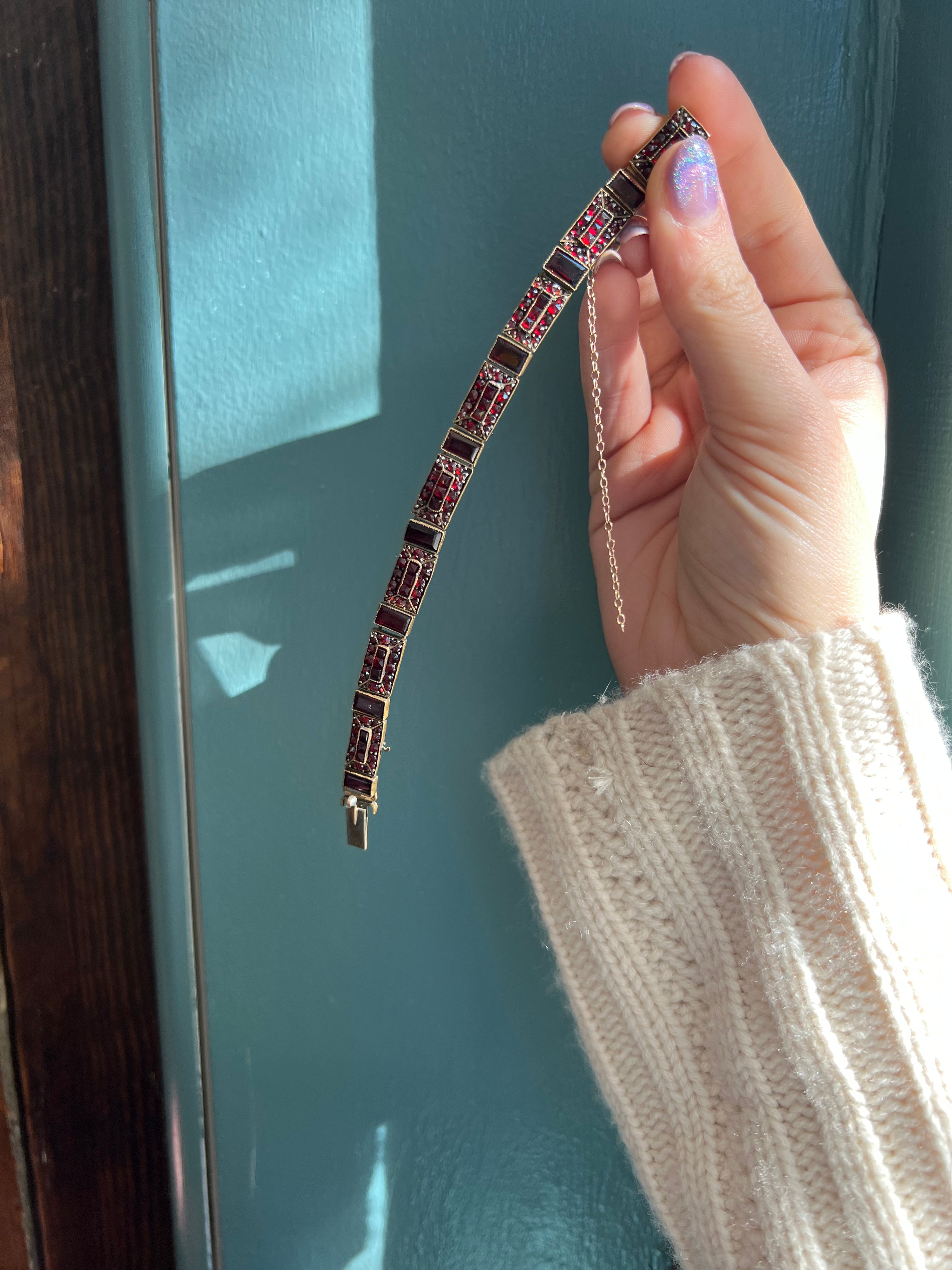Stunning Art Deco Garnet Line Bracelet in 6ct