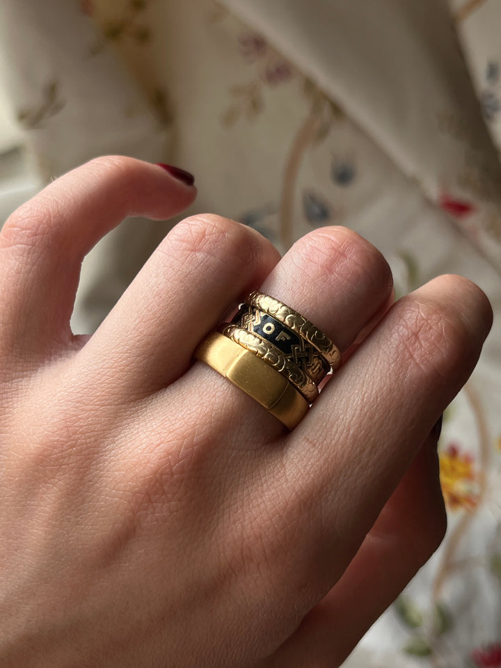 Curio Original Simple Plinth Ring