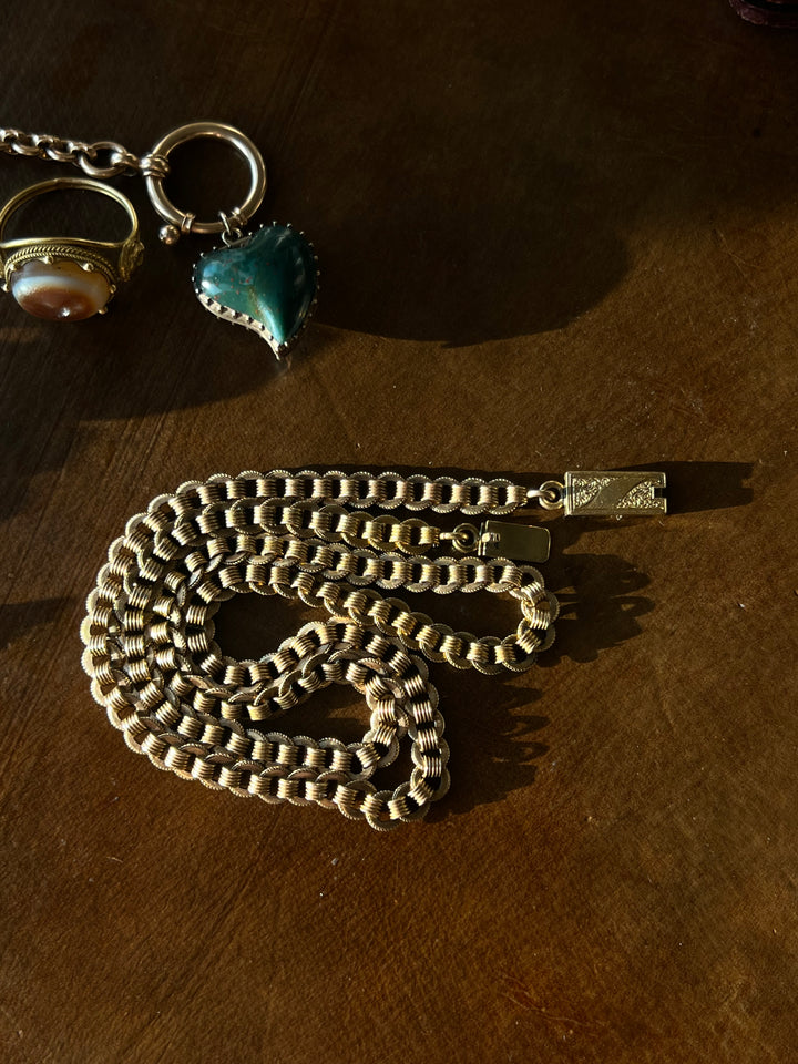 Outstanding Victorian Flat Laying Chain
