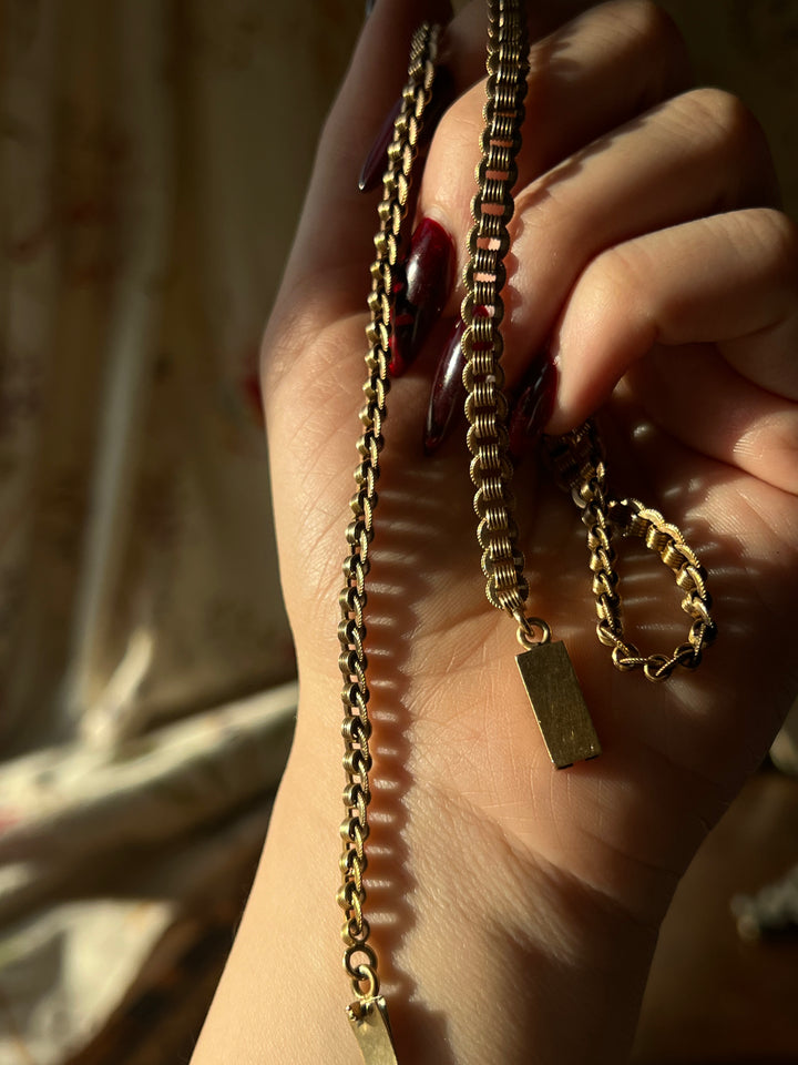 Outstanding Victorian Flat Laying Chain
