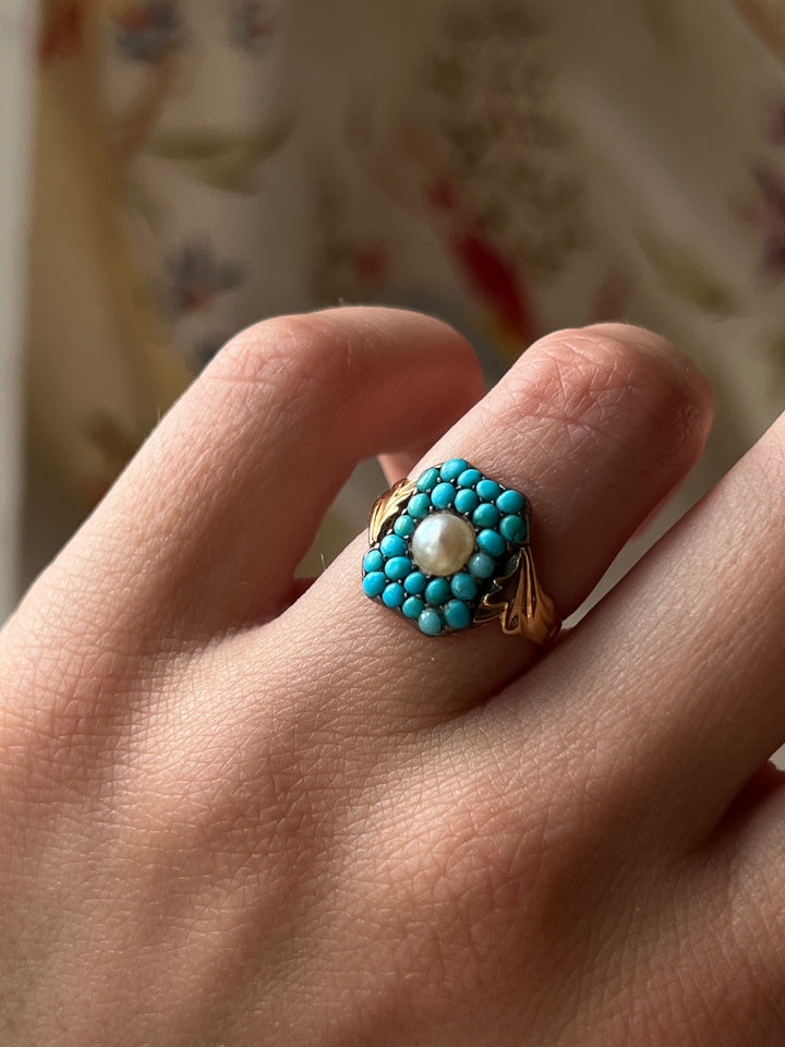 Exceptional Turquoise Shield Ring in 18ct