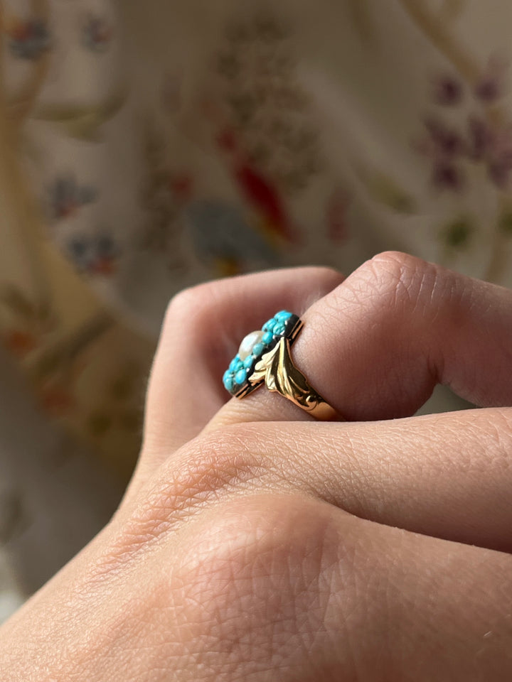 Exceptional Turquoise Shield Ring in 18ct