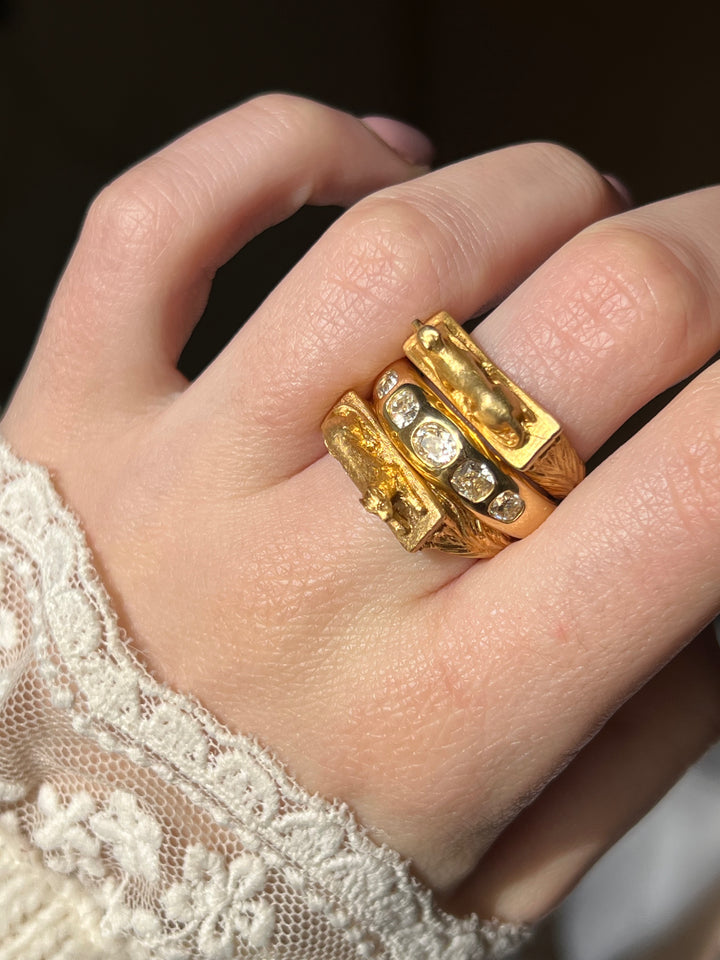 18ct Curio Original "The Celebrated Puppy" Ring