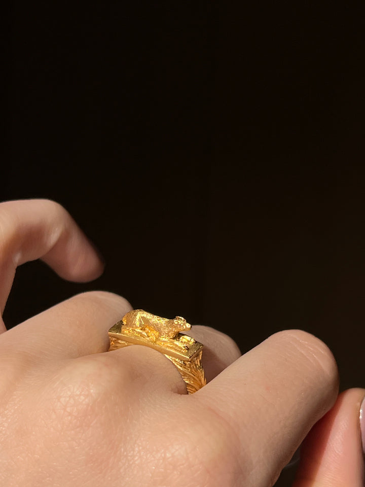 18ct Curio Original "The Celebrated Puppy" Ring