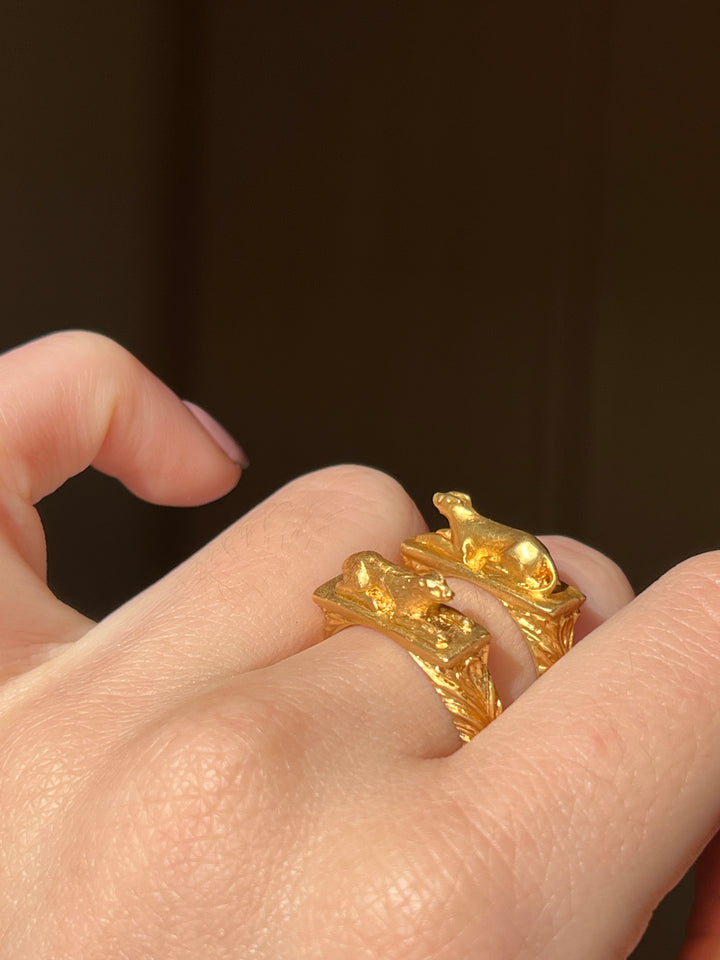 18ct Curio Original "The Celebrated Puppy" Ring