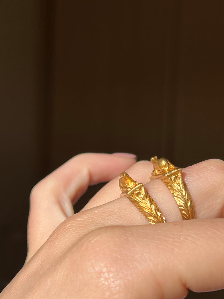 18ct Curio Original "The Celebrated Puppy" Ring