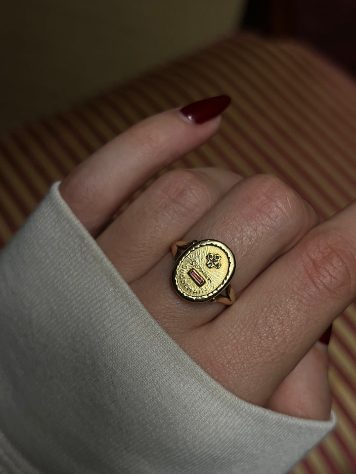Plus Q’Hier, Mois que Demain Ring in 18ct