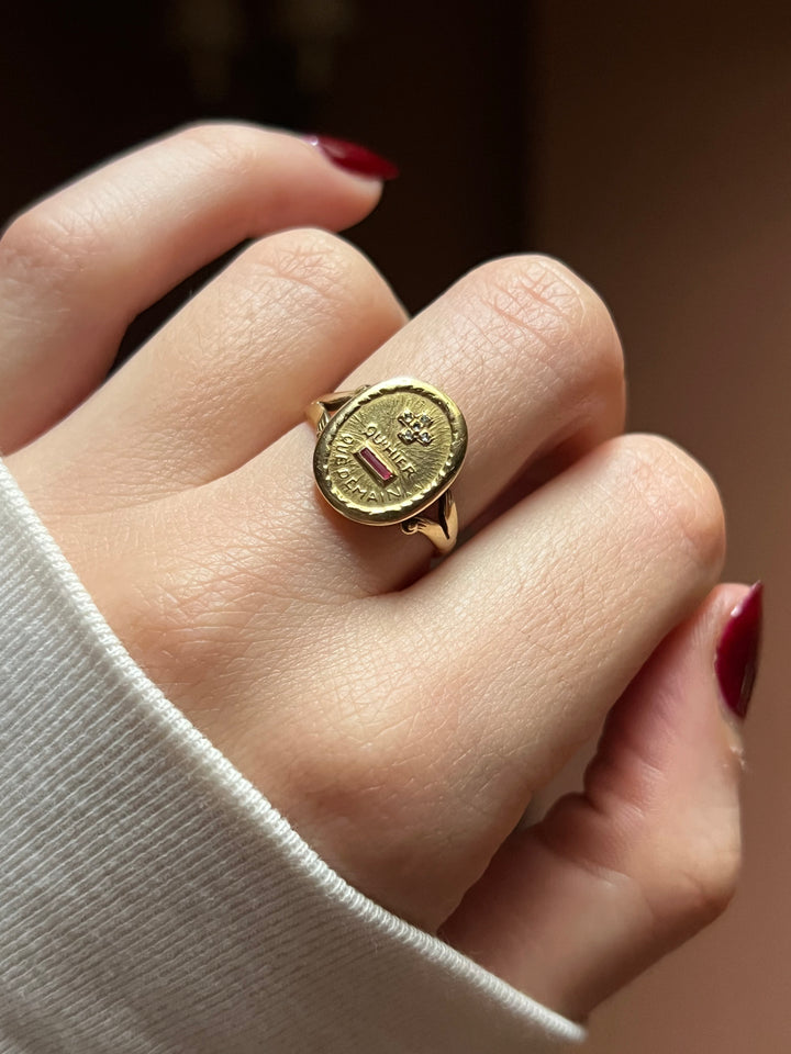Plus Q’Hier, Mois que Demain Ring in 18ct
