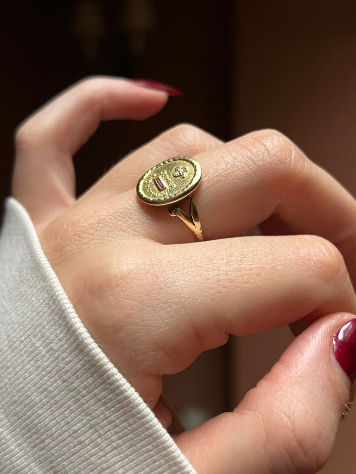 Plus Q’Hier, Mois que Demain Ring in 18ct