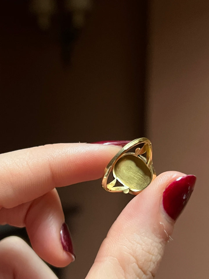 Plus Q’Hier, Mois que Demain Ring in 18ct