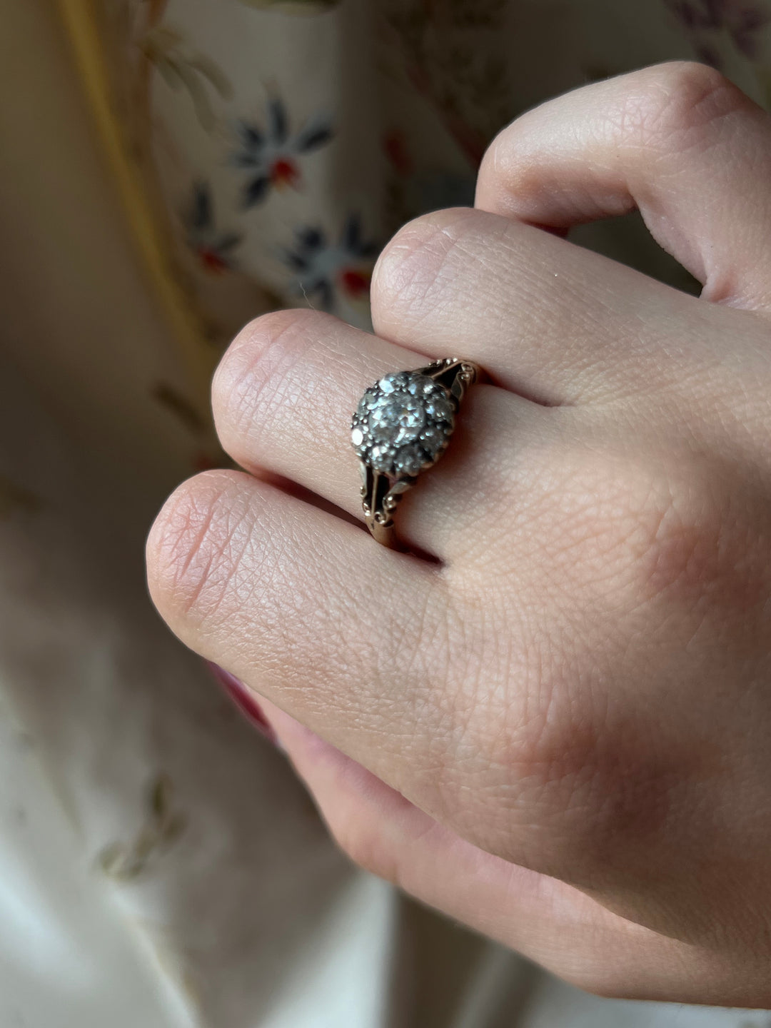 Early 20th Century English 18ct Diamond Daisy Ring