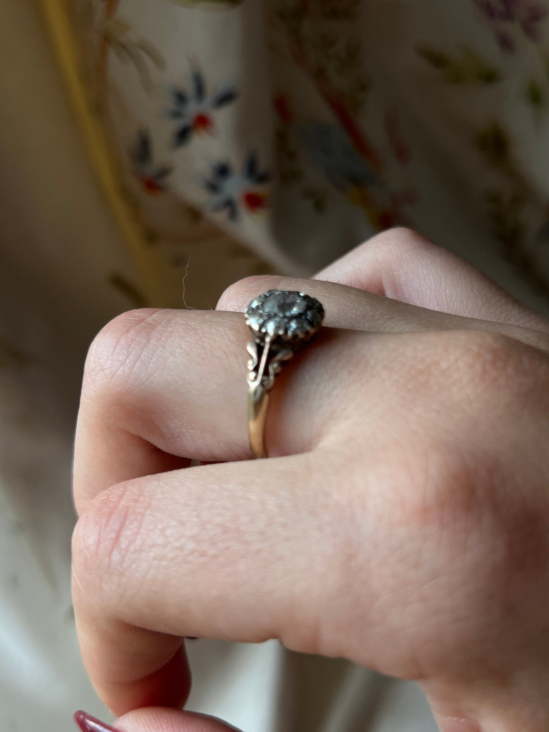 Early 20th Century English 18ct Diamond Daisy Ring