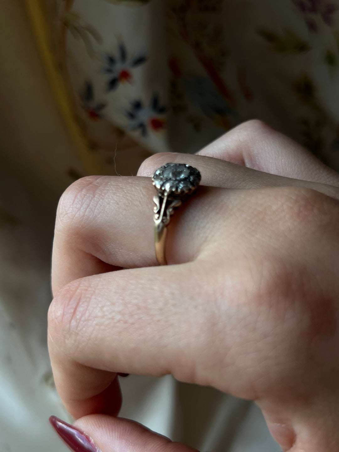 Early 20th Century English 18ct Diamond Daisy Ring