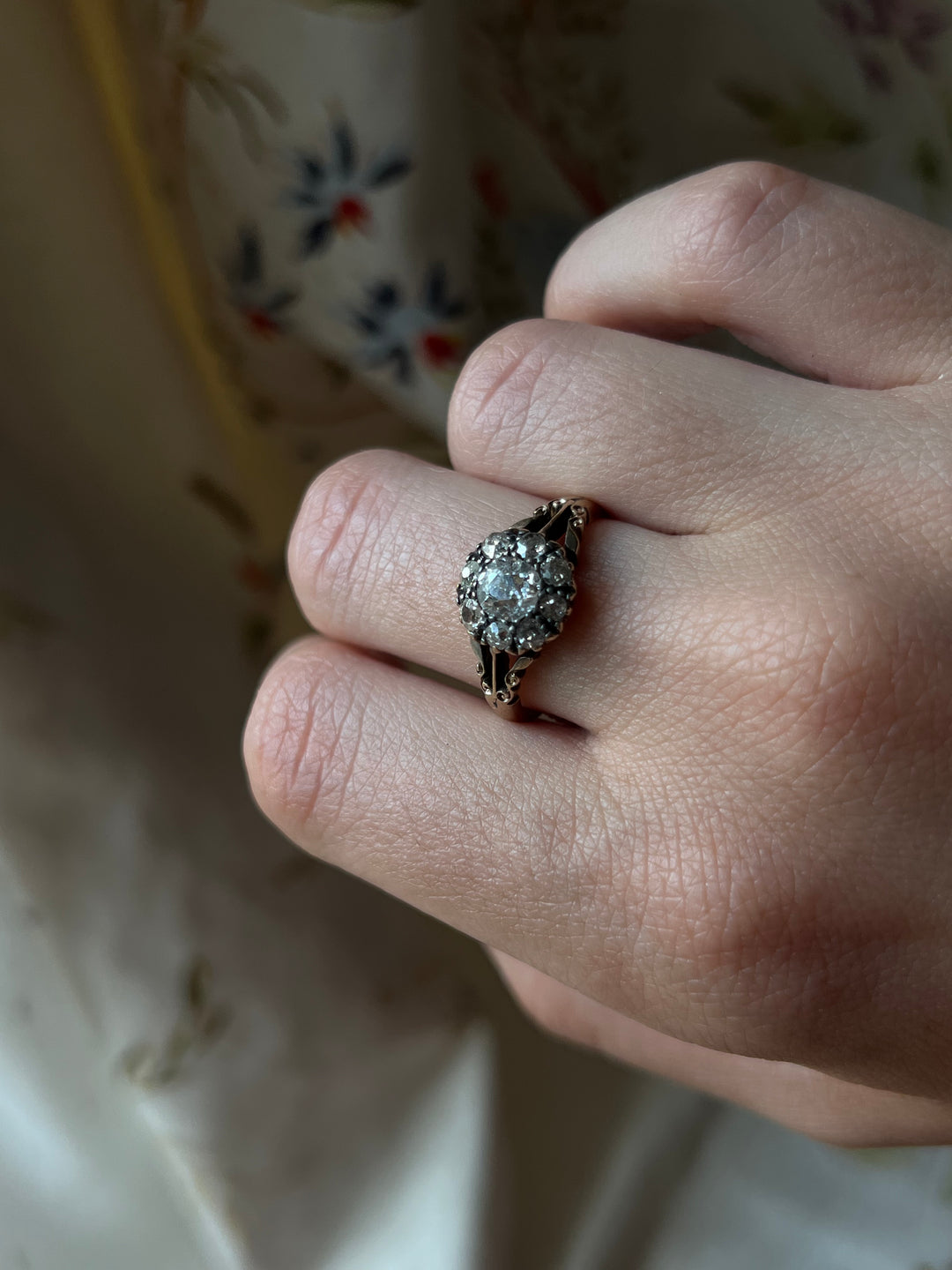 Early 20th Century English 18ct Diamond Daisy Ring