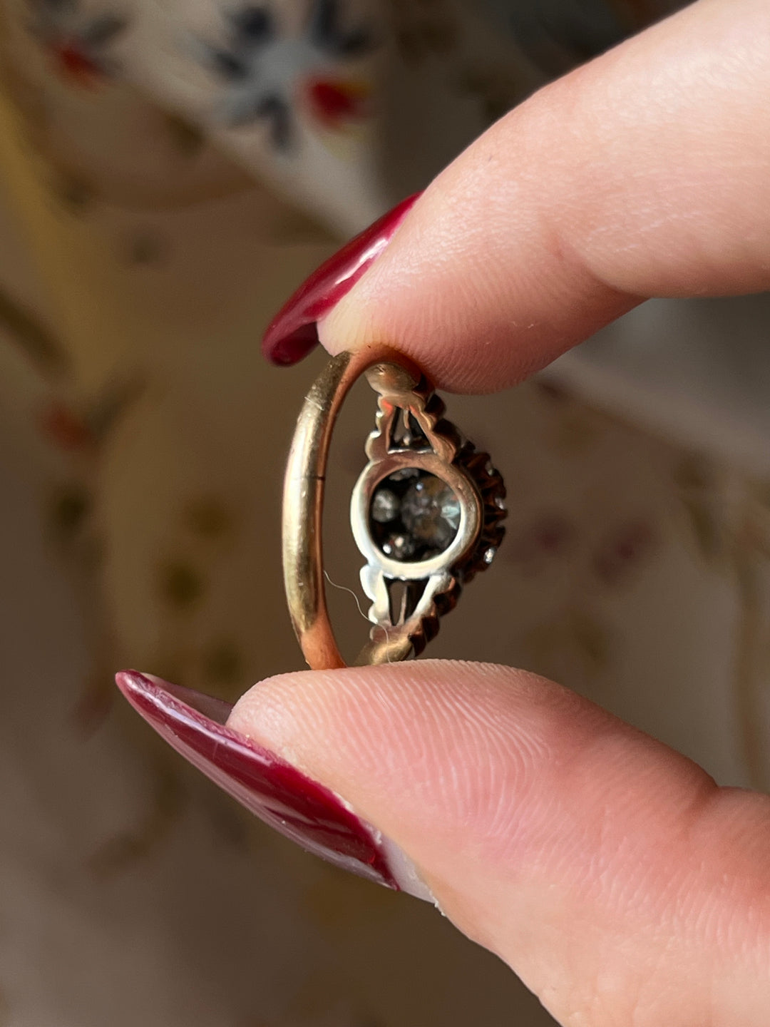 Early 20th Century English 18ct Diamond Daisy Ring