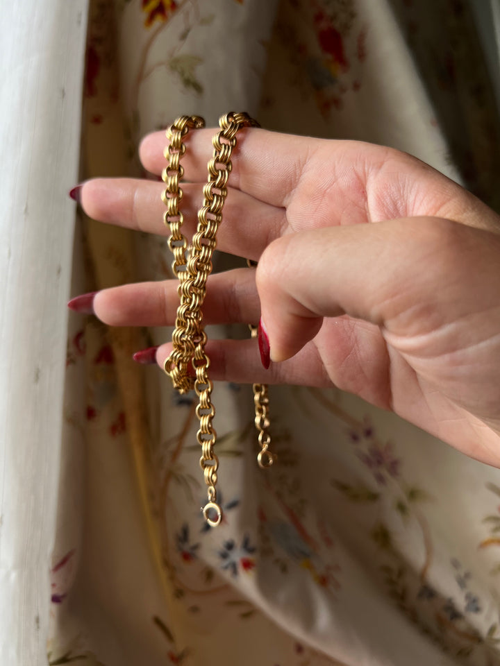 Extremely Rare Russian Illusion Chain of 17”