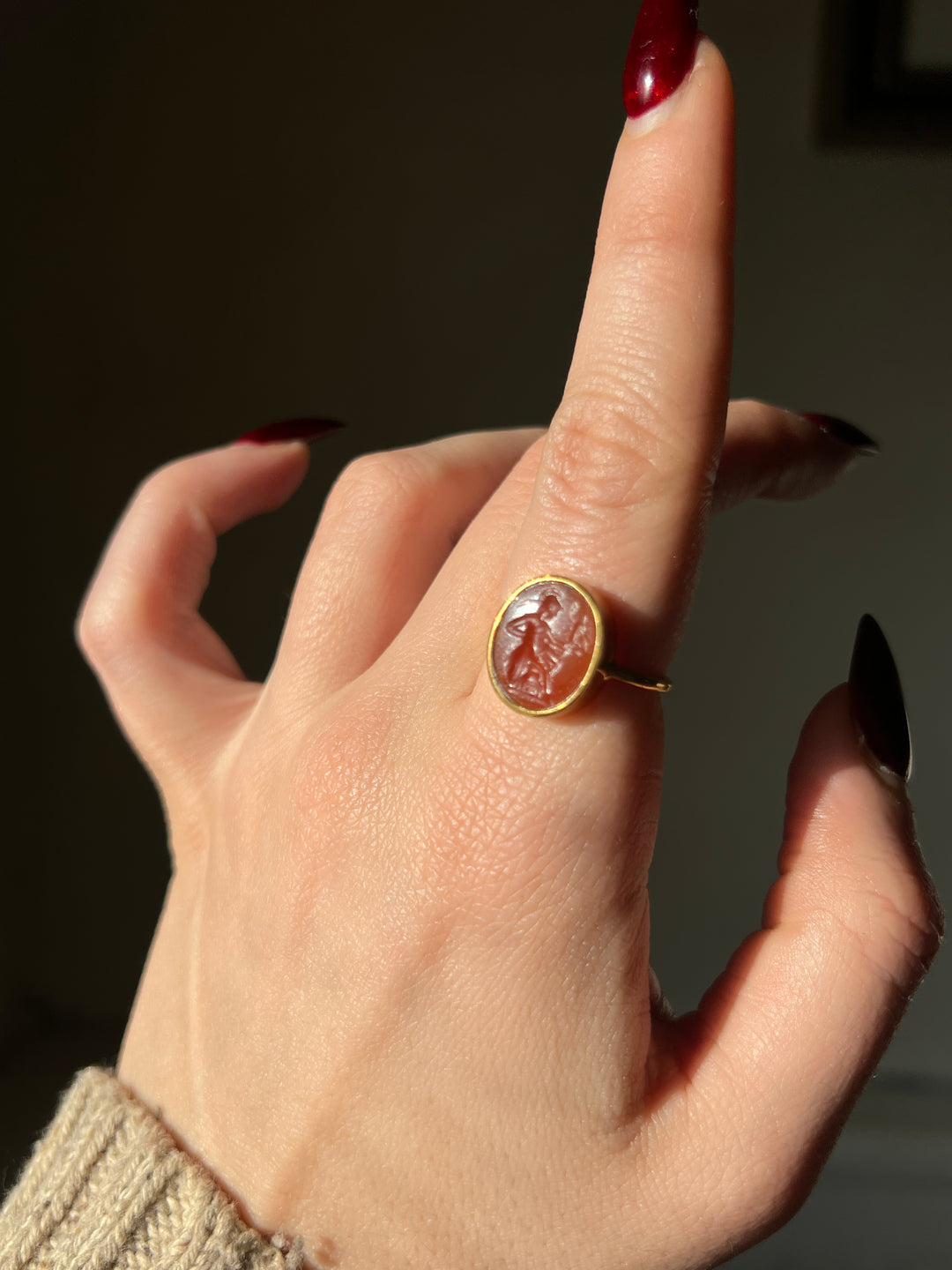 Exceptional Ancient Roman Intaglio Ring c. 4th C CE of Soldier In Gratitude