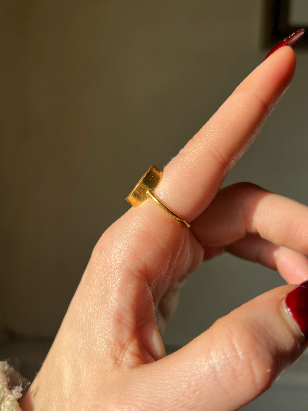 Exceptional Ancient Roman Intaglio Ring c. 4th C CE of Soldier In Gratitude