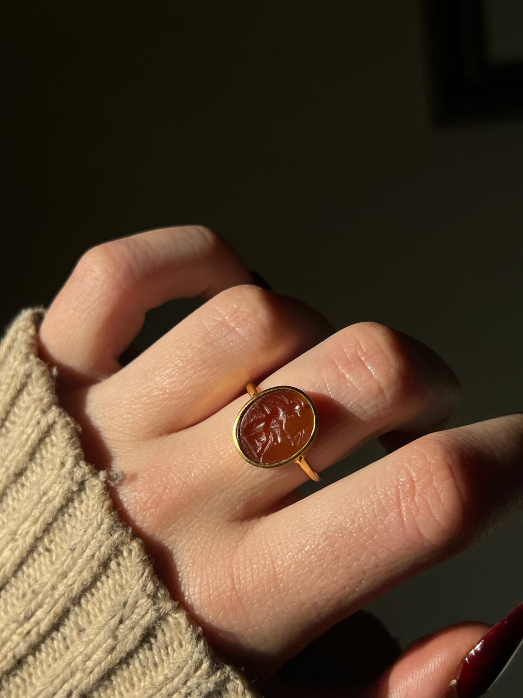 Exceptional Ancient Roman Intaglio Ring c. 4th C CE of Soldier In Gratitude