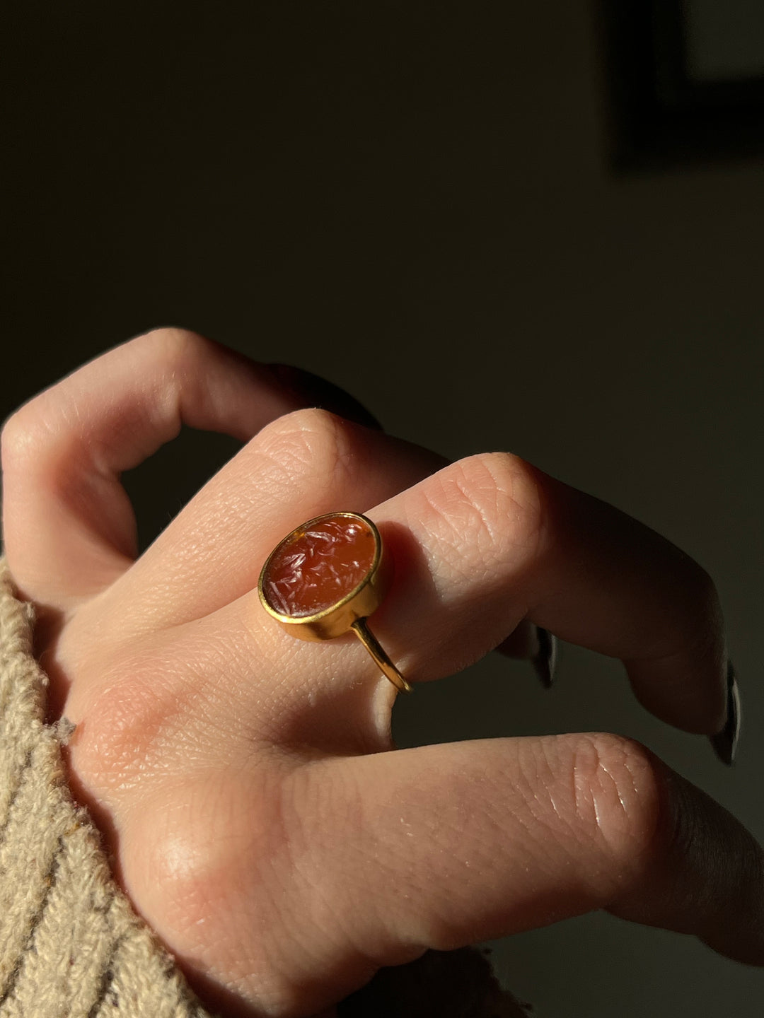 Exceptional Ancient Roman Intaglio Ring c. 4th C CE of Soldier In Gratitude