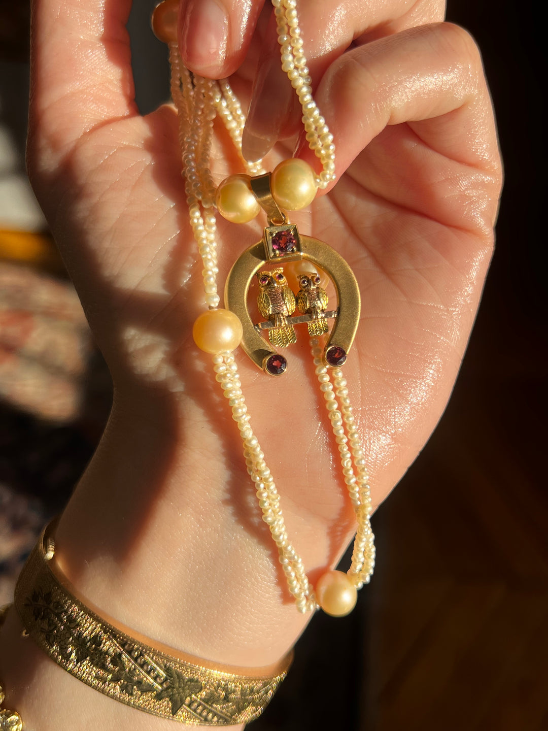 Owl & Horseshoe Pendant in 18ct