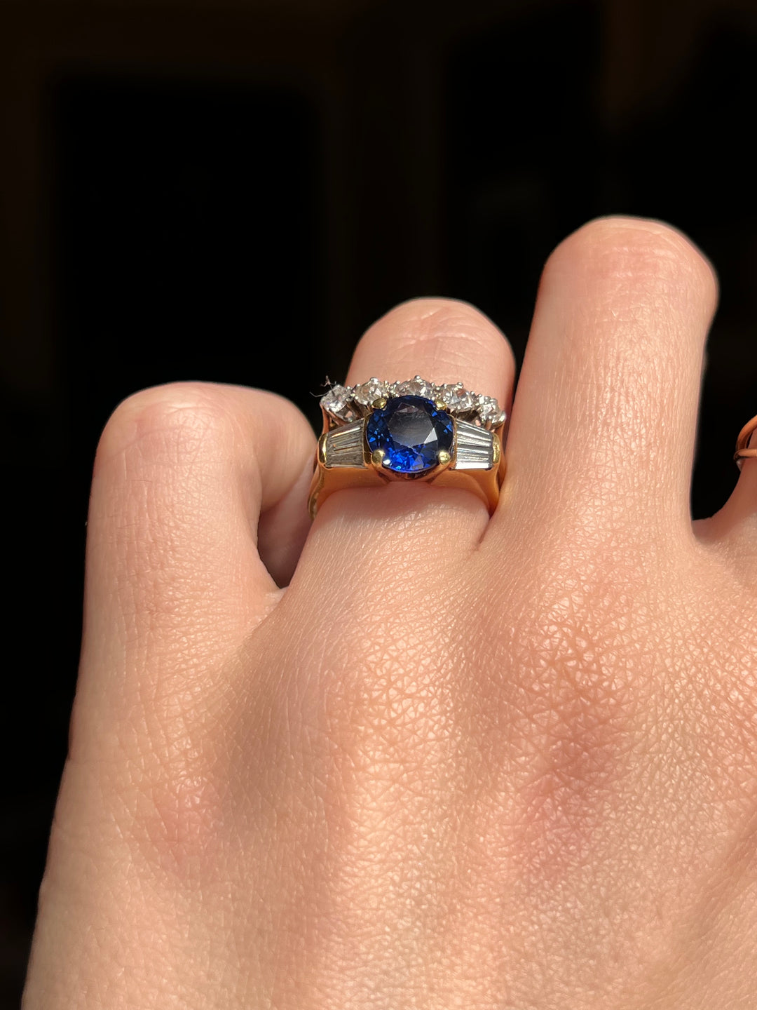 Outstanding Sapphire + Diamond Ring in 18ct