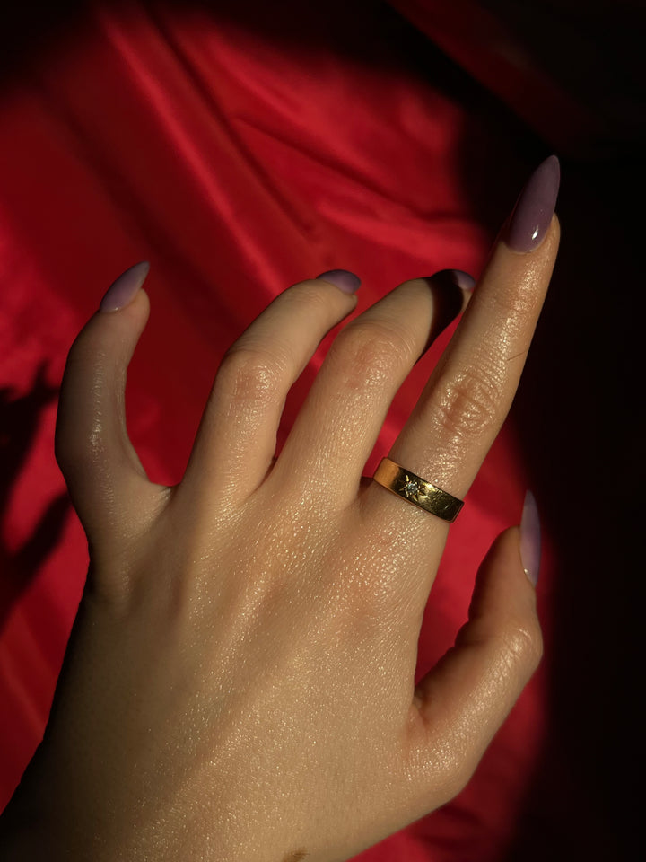 18ct Diamond Star Band