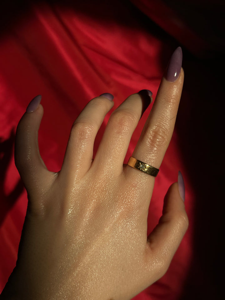 18ct Diamond Star Band