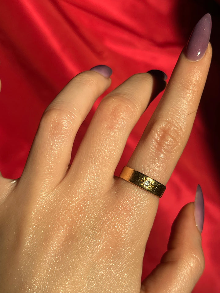 18ct Diamond Star Band