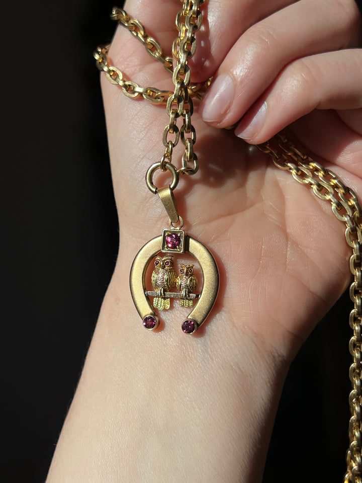 Owl & Horseshoe Pendant in 18ct