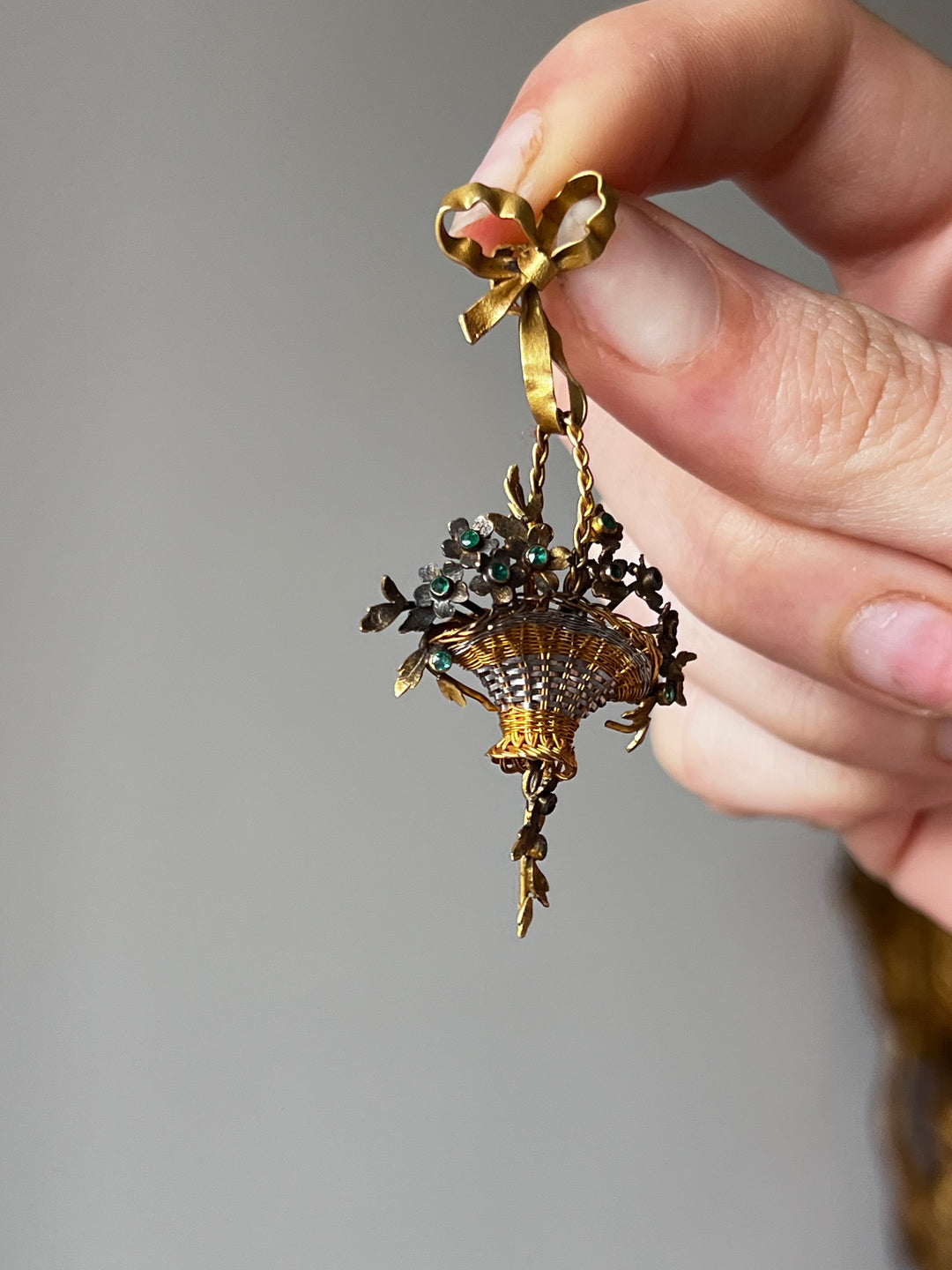 Emerald and Ribbon Bow Basket Pendant of the Romantic Period