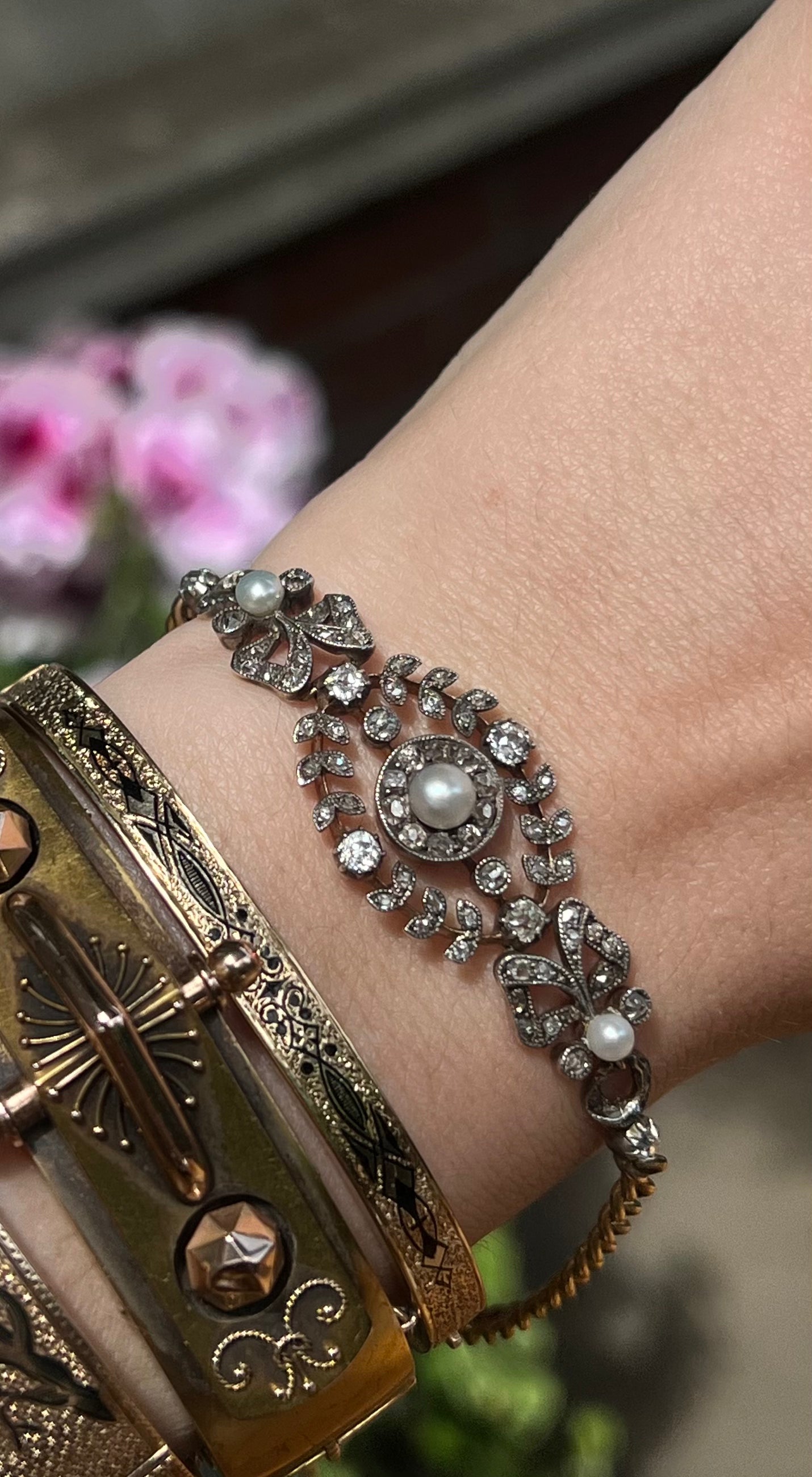 Exceptional English 18ct and sterling bracelet featuring mixed-metal craftsmanship with elegant antique English design.